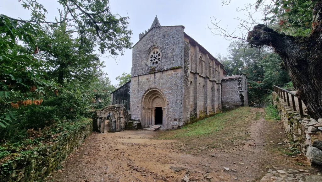 Monasterio-de-Santa-Cristina-Cañones-del-Sil