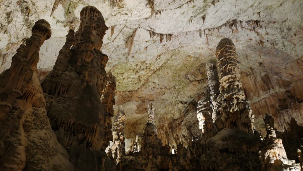 Cueva-de-Postojna-Eslovenia