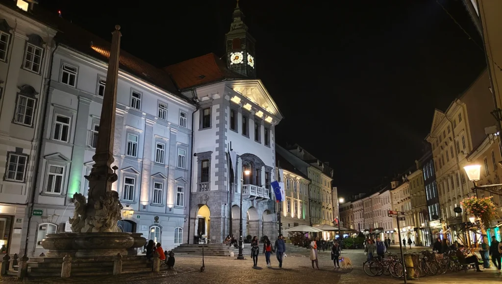 Plaza-Mestni-Liubliana