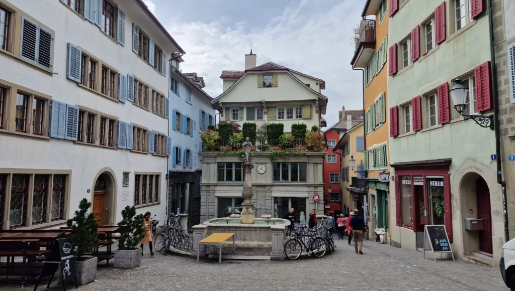 Spiegelgasse-platz-Zurich
