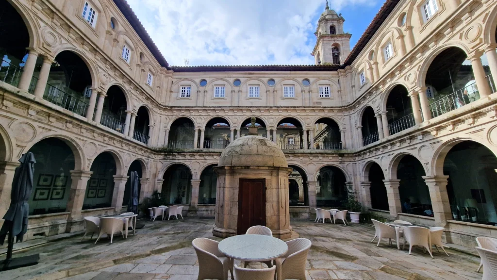 Claustro-Monasterio-Monforte-de-Lemos