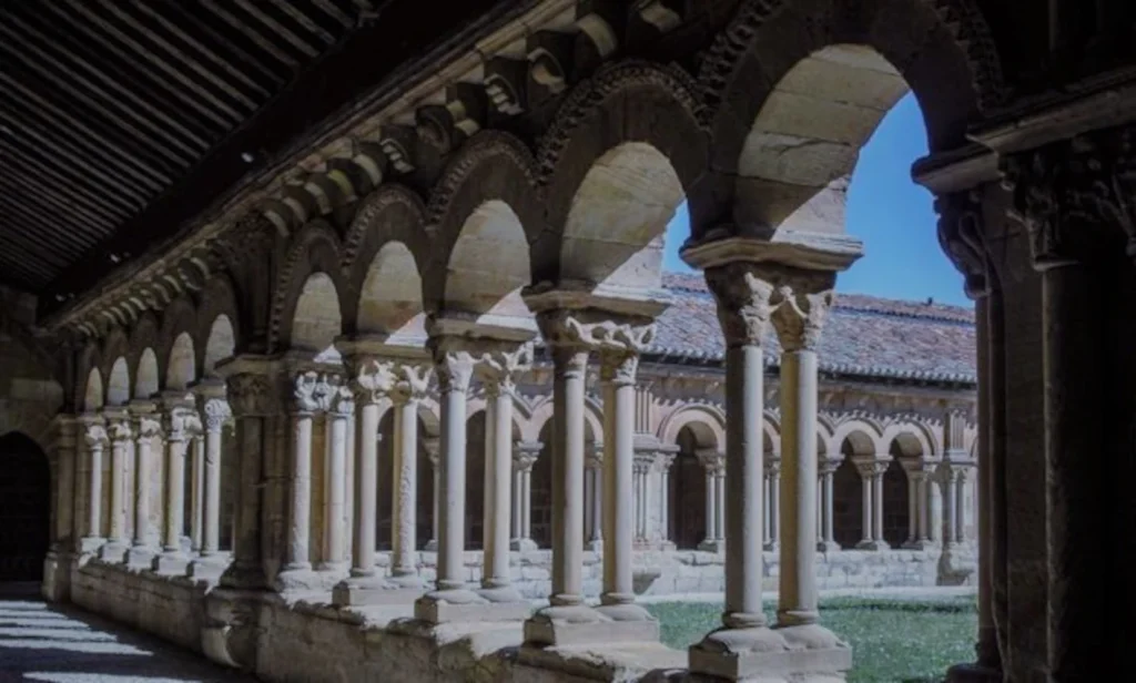 Claustro-Concatedral-de-San-Pedro-Soria