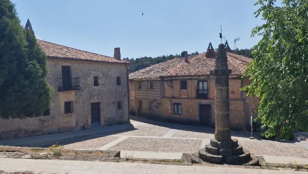 Plaza-Mayor-Calatañazor