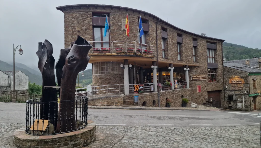 Carbayo-do-Poyo-Taramundi