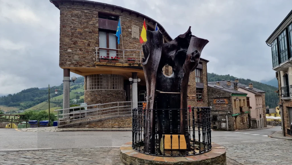 Carbayo-do-Poyo-Taramundi