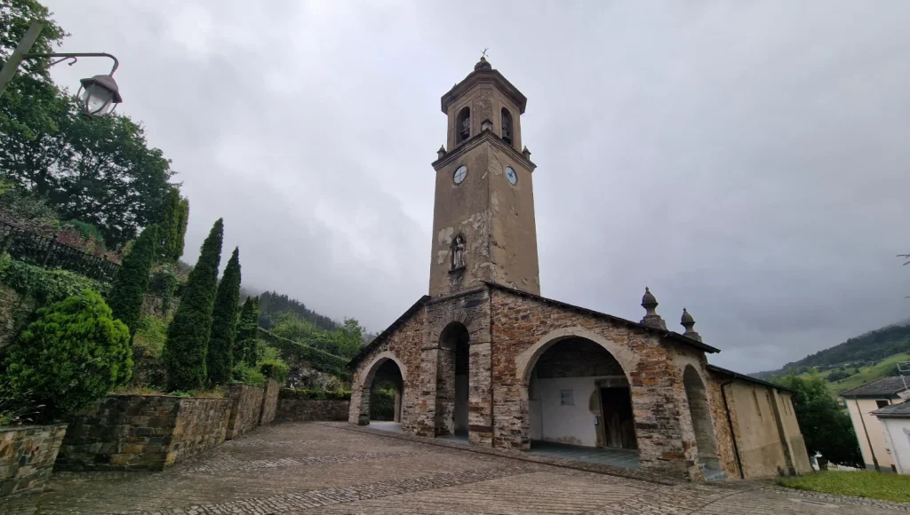 Iglesia-de-San-Martin-Taramundi
