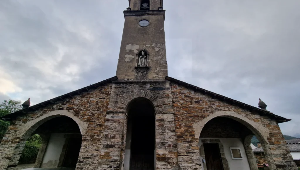 Iglesia-de-San-Martín-Taramundi