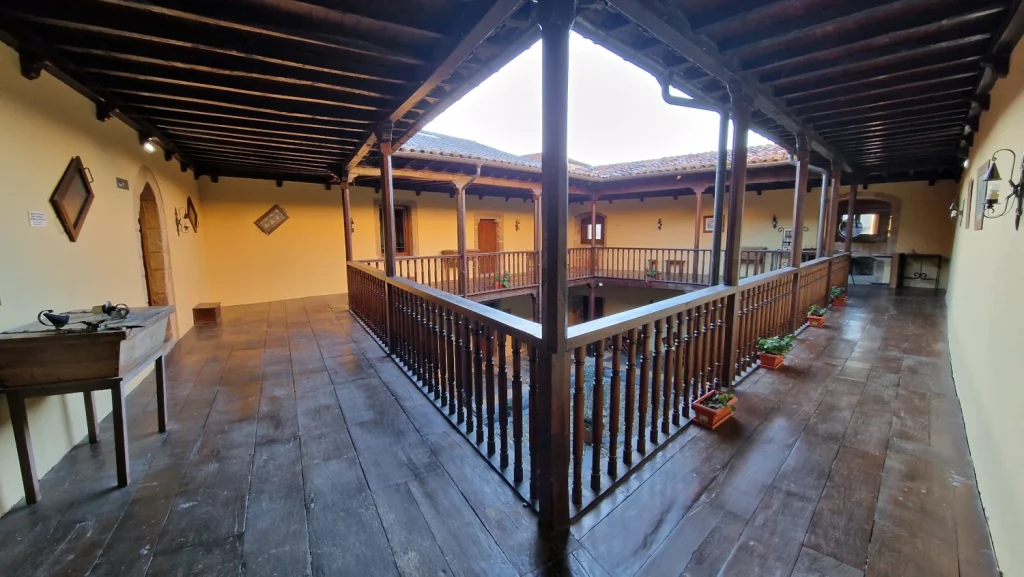 Corredor-Palacio-Valdes-Salas