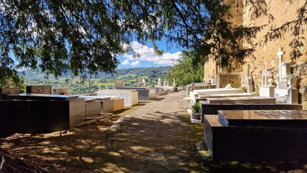 Cementerio-Iglesia-de-San-Martín-Salas