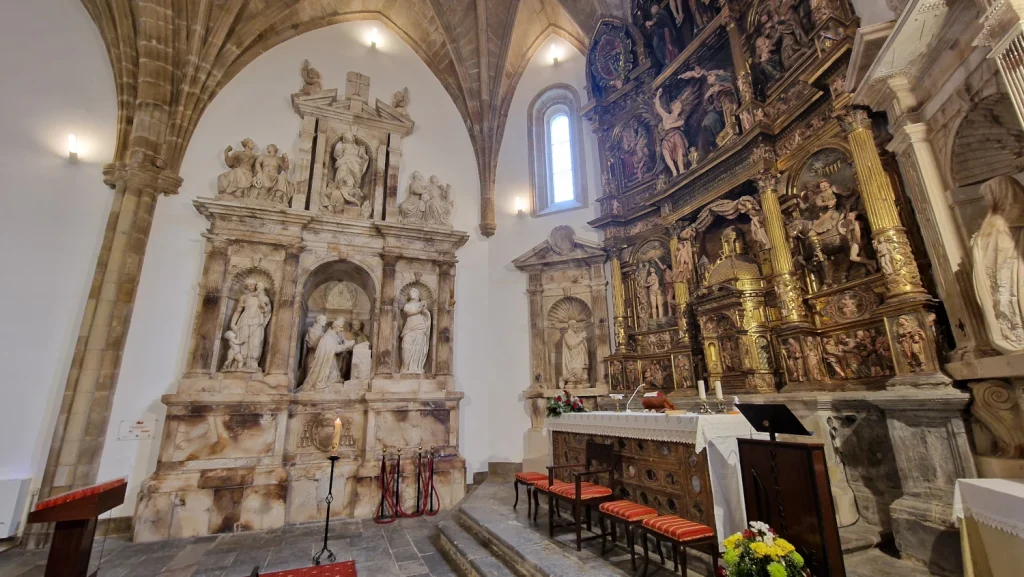 Mausoleo-Colegiata-Santa-María-la-Mayor-Salas