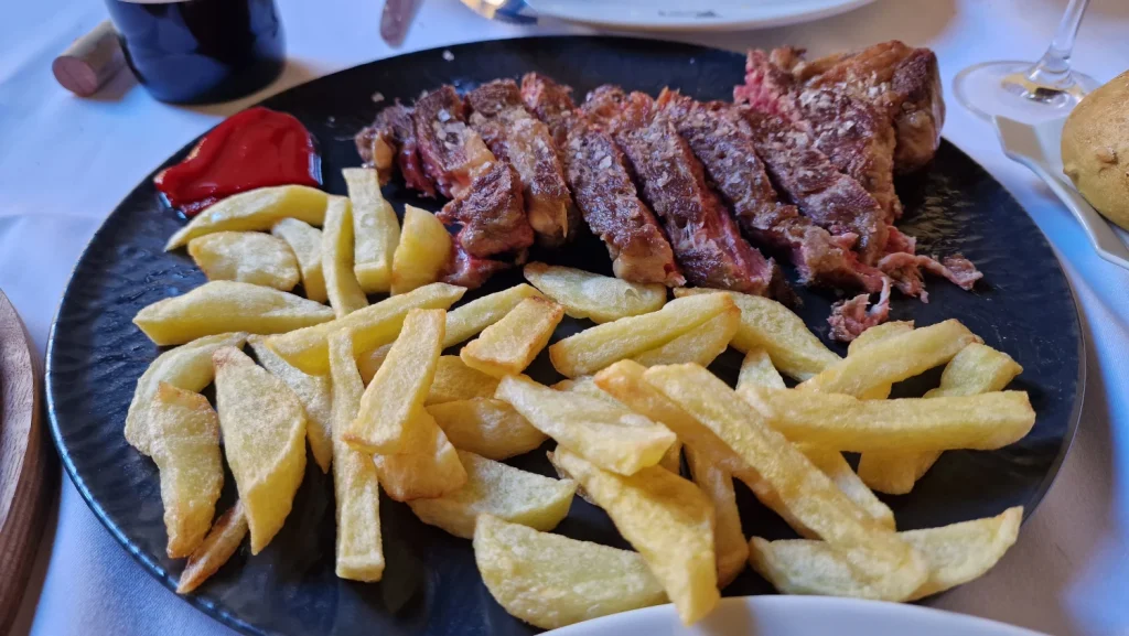 Restaurante-Hotel-Castillo-Valdes-Salas