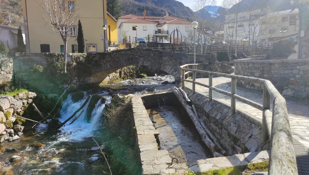 Puente-de-piedra-de-Somiedo