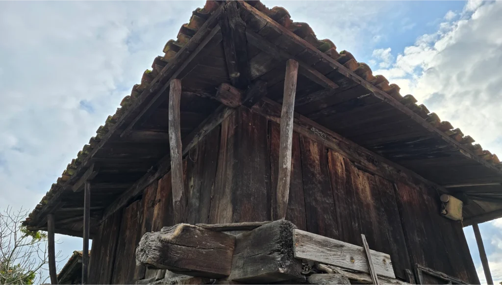 Hórreo-más-antiguo-de-Bueño