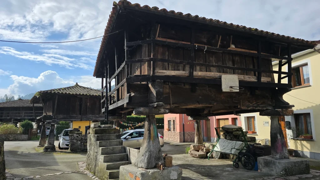 Hórreo-más-antiguo-de-Bueño