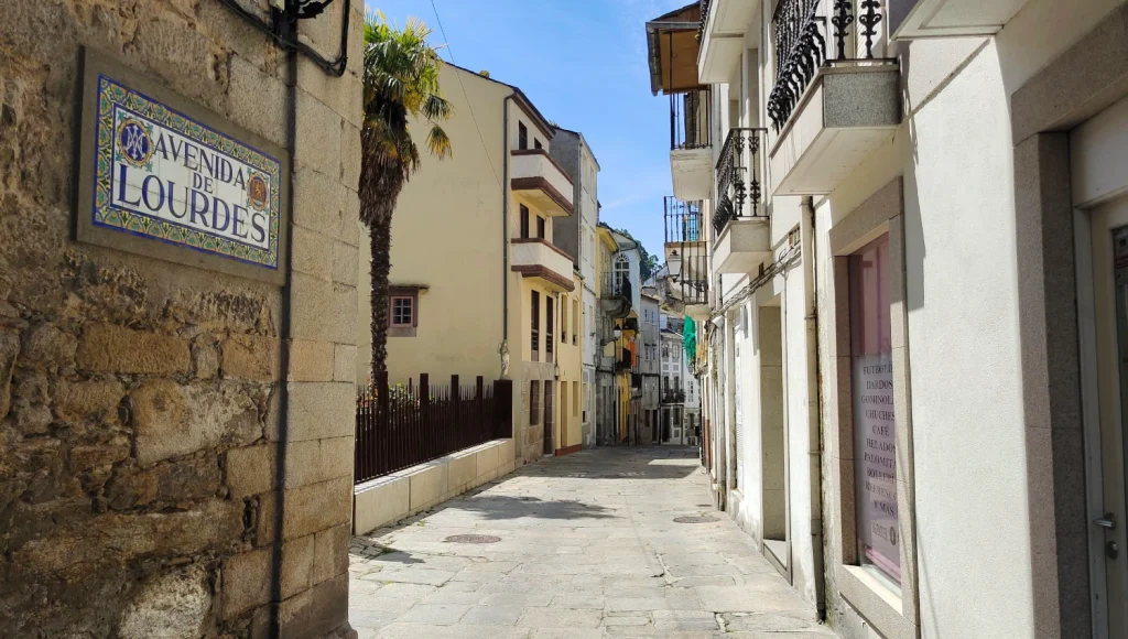 Cueva-de-Lourdes-Viveiro