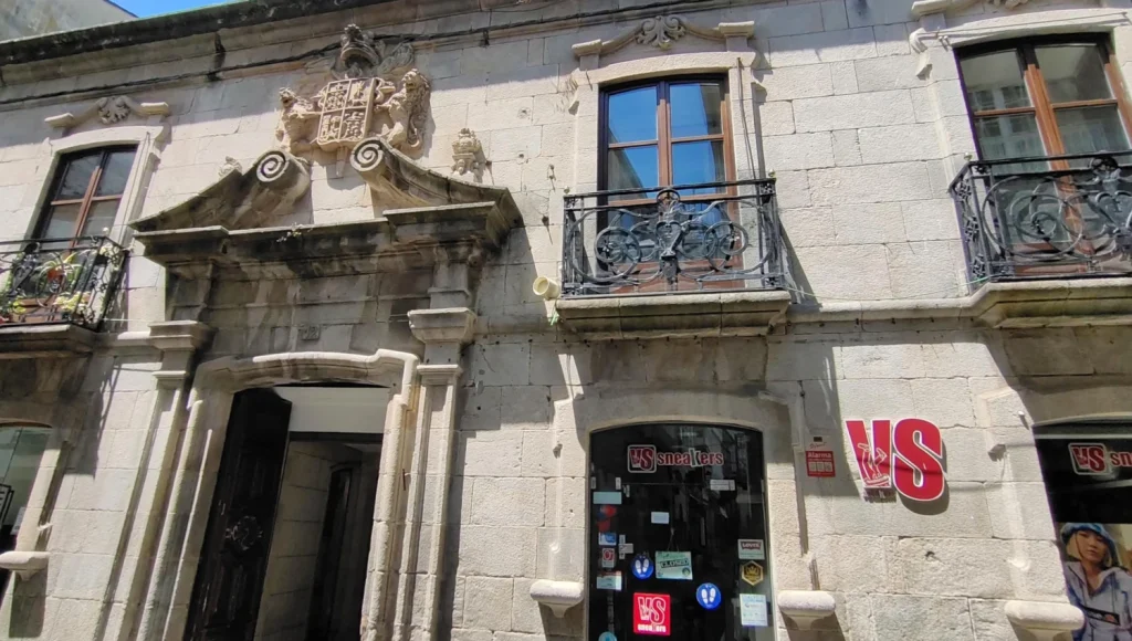 Casa-de-los-leones-Viveiro