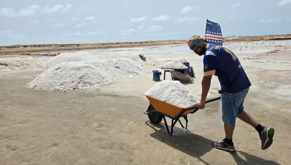 Estanques-de-sal-en-Santa-María