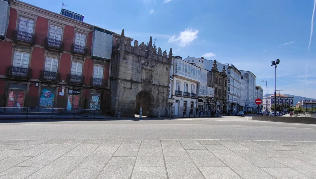 Puerta-de-Carlos-V-Viveiro