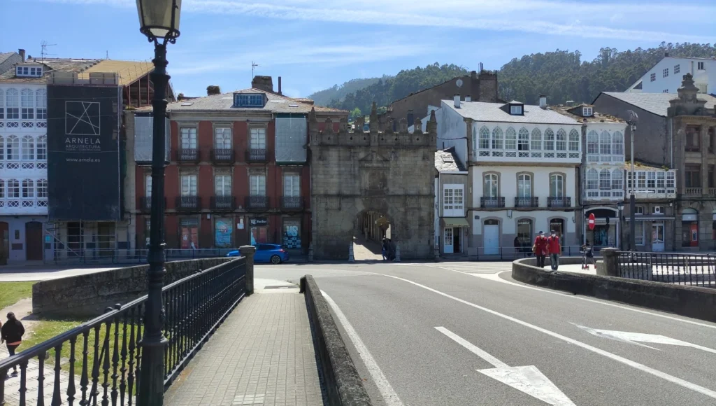 Puerta-de-Carlos-V-Viveiro