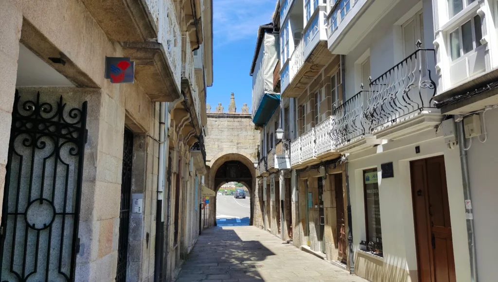 Puerta-de-Carlos-V-Viveiro