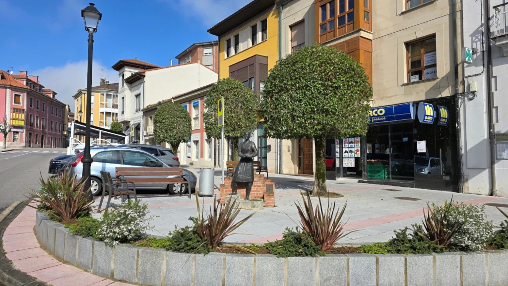 Estatua-a-la-mujer-trabajadora-Noreña
