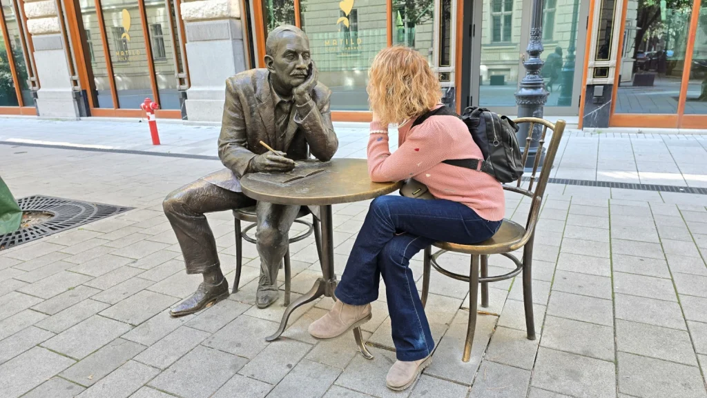 Escultura-Gyula-Krudy-Budapest