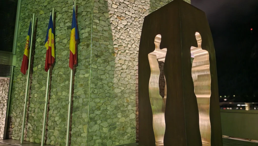 Monumento-al-parlamento-de-andorra