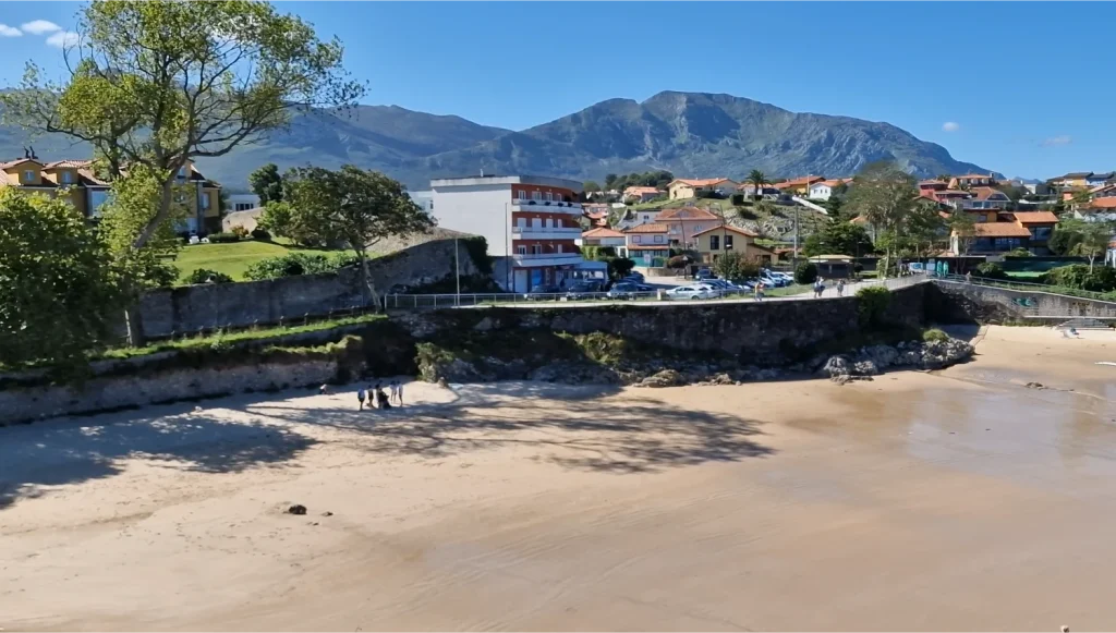 Playa-de-las-Cámaras-Celorio