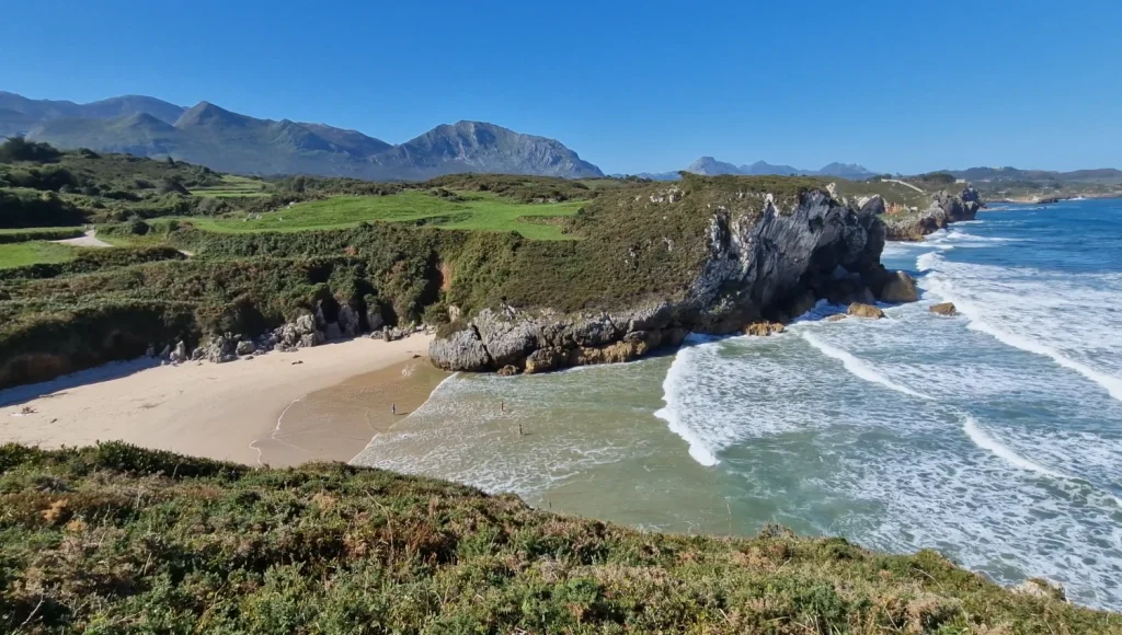 Playa-el-Portillu-Llanes