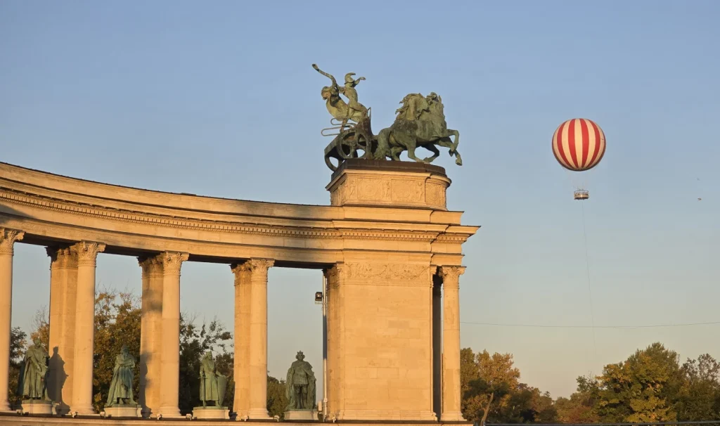 Plaza-de-los-héroes-Budapest
