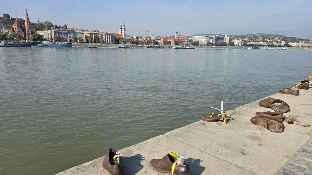 Zapatos-del-Danubio-Budapest