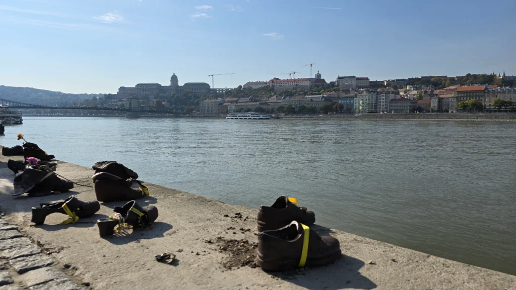 Zapatos-del-Danubio-Budapest