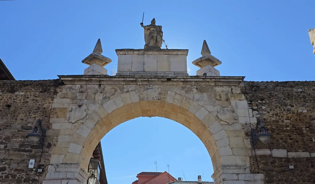 Arco-de-la-cárcel-León