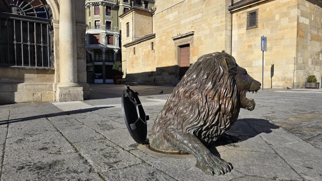 Estatua-del-león-León