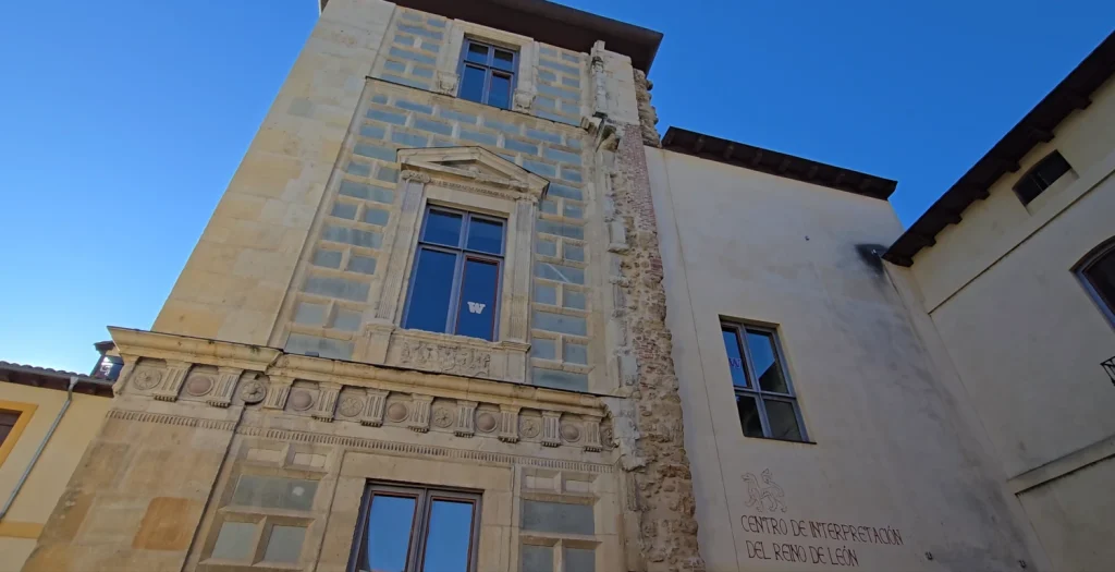 Palacio-del-Conde-Luna-León