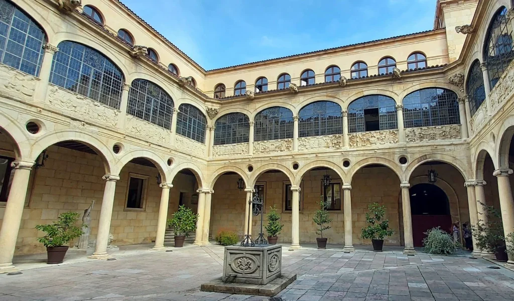 Palacio-de-los-Guzmanes-León