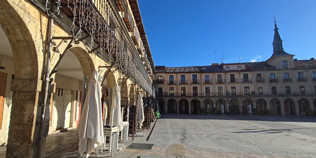 Plaza-Mayor-de-León