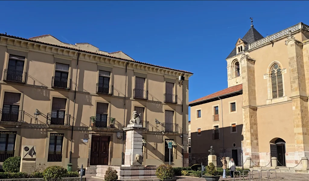 Plaza-de-San-Isidoro-León