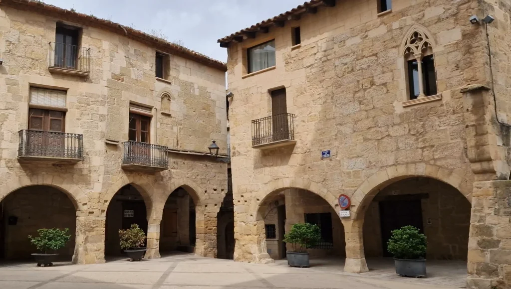 Plaza-de-la-Iglesia-Horta-de-Sant-Joan