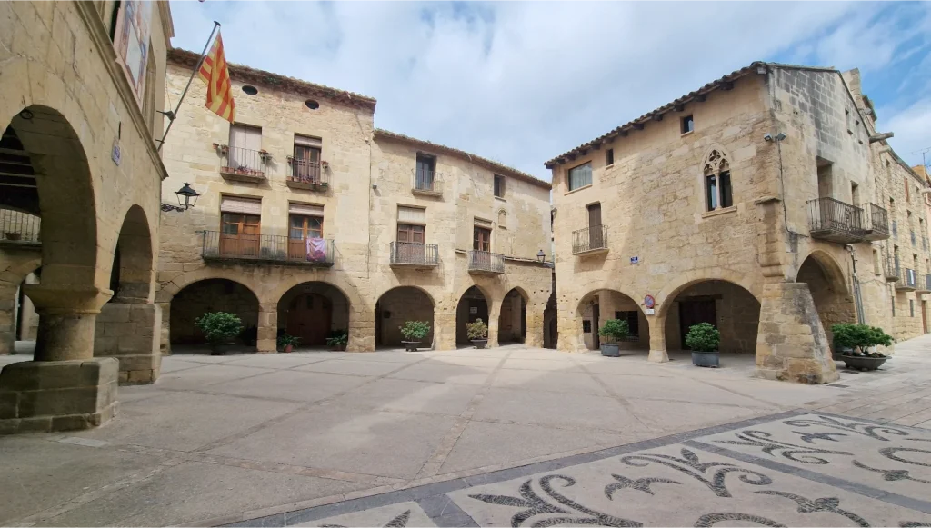 Plaza-de-la-Iglesia-Horta-de-Sant-Joan