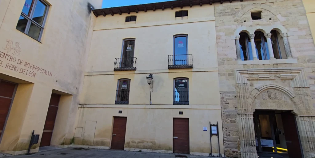 Plaza-del-Conde-Luna