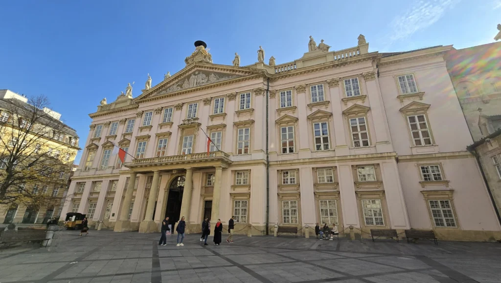 Plaza-del-Primado-Bratislava