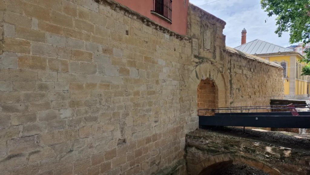 Puerta-del-Revellín-Logroño