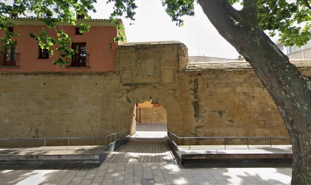Puerta-del-Revellín-Logroño