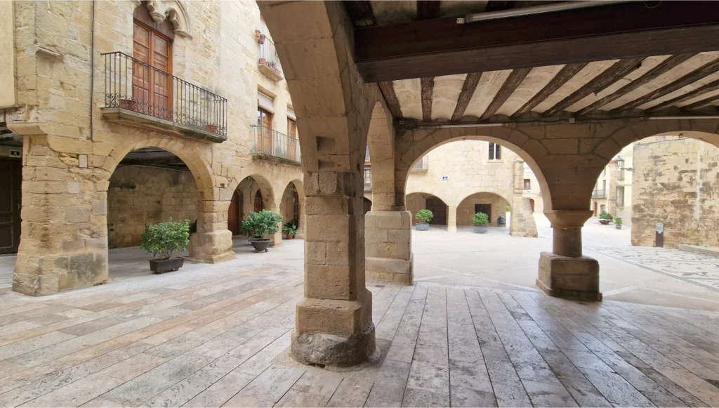 Plaza-de-la-Iglesia-Horta-de-Sant-Joan