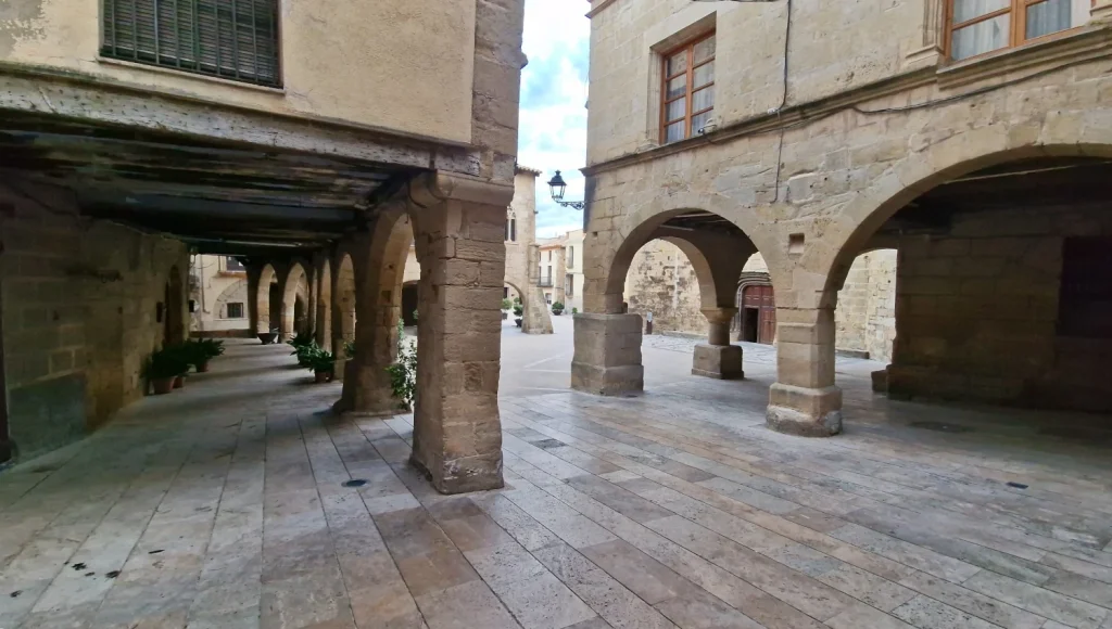 Plaza-de-la-Iglesia-Horta-de-Sant-Joan