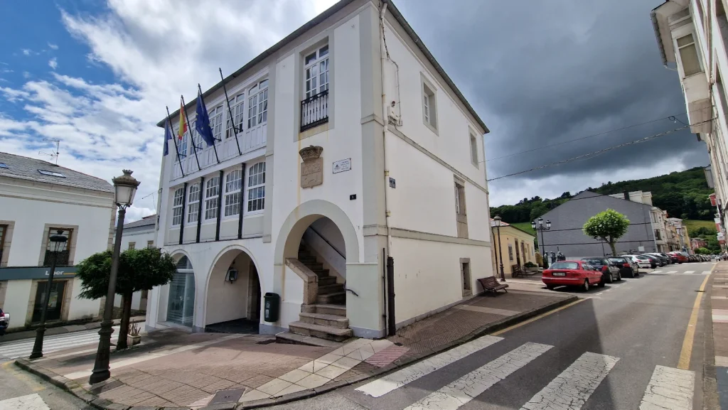 Plaza-del-Ayuntamiento-de-Boal