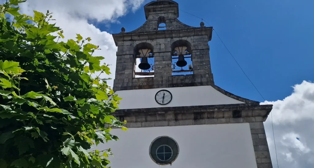 Campanario-iglesia-Boal