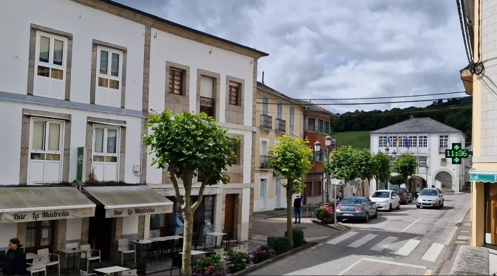 Plaza-del-Ayuntamiento-de-Boal