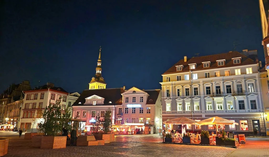Plaza-del-ayuntamiento-Tallin